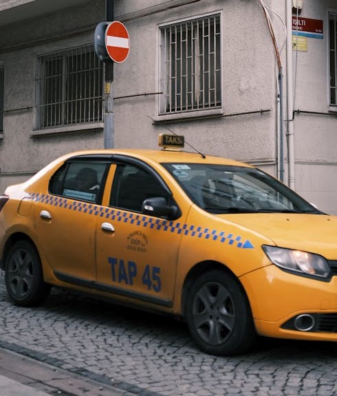 free photo of yellow taxi in istanbul
